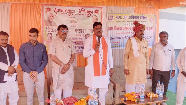कृषि मंत्री श्री पटेल ने ग्रामीणों को दी सौगातें